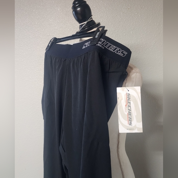 Sketchers - Picture 2 of 8